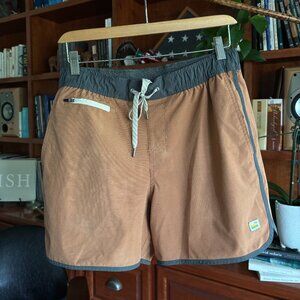 Vuori Banks 5” Athletic Shorts – Rust (Size Small)